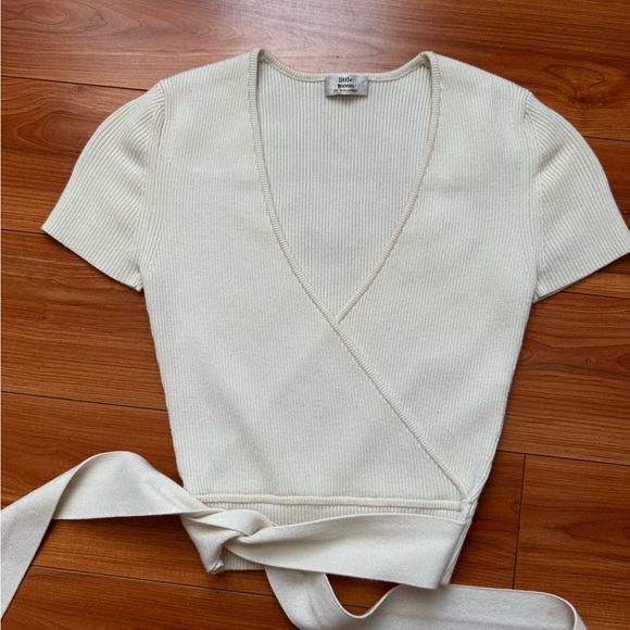 Aritzia wrap front top - Picture 2 of 3